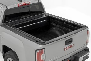 Chevrolet Colorado Powered Retractable Bed Cover - Rough Country - Matte Black - '15-'26
